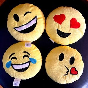 🤩😉😘Emoji Plushes Kitschy 4 expressions